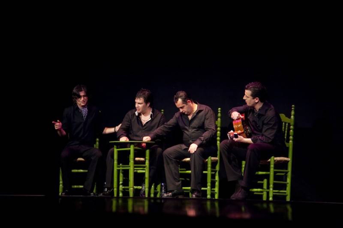 Artistas de la compañía durante una actuación