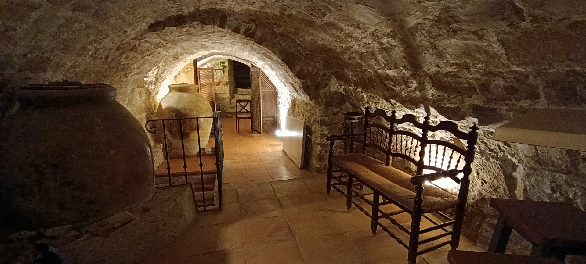 Inside the Cantinas de Álvar Fáñez