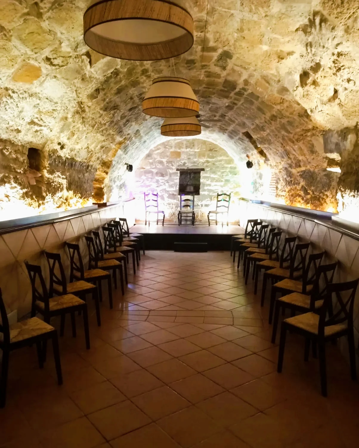 The tablao room, with seating beneath its stone vaults